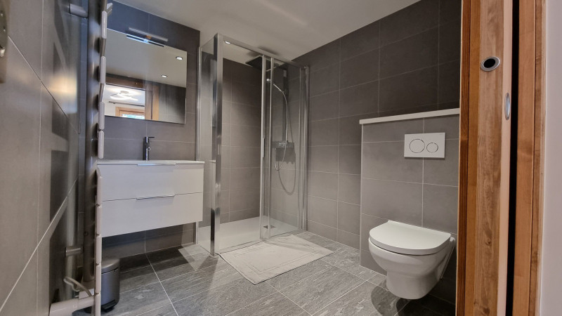 _lv_images__lot_0000000220_06_19263694 _lv_images__lot_0000000220_06_19263694