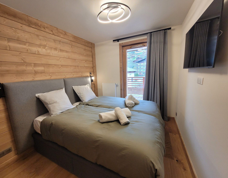 _lv_images__lot_0000000220_08_18057118 _lv_images__lot_0000000220_08_18057118