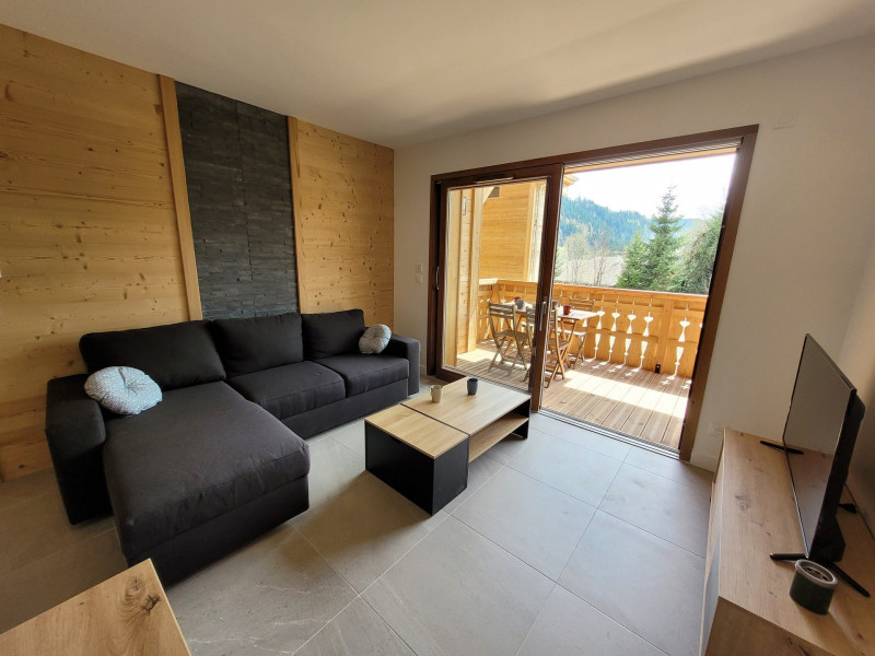 _lv_images__lot_0000000221_10_18858590