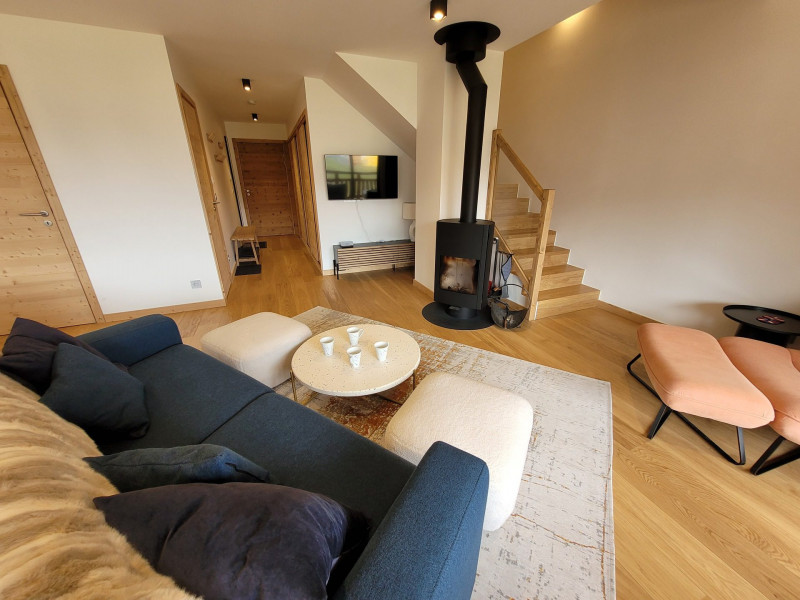 _lv_images__lot_0000000244_03_19273363