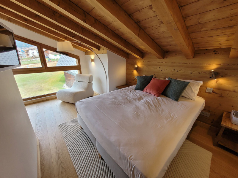 _lv_images__lot_0000000244_06_18491536