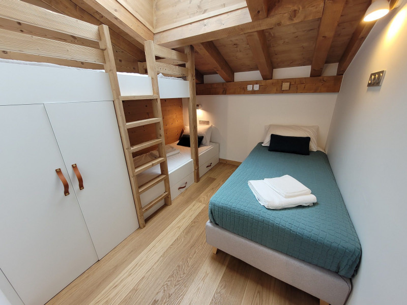 _lv_images__lot_0000000244_08_18425819