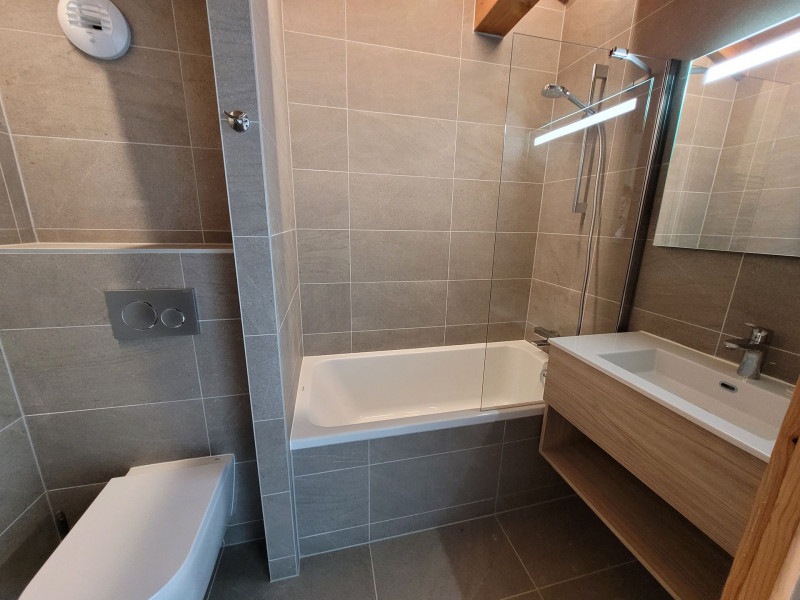 _lv_images__lot_0000000244_09_18848967