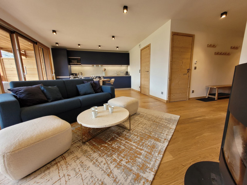 _lv_images__lot_0000000244_14_19357753