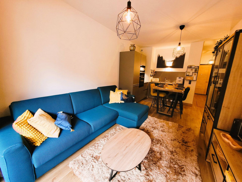 _lv_images__lot_0000000246_02_19265272