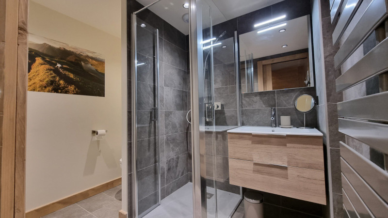 _lv_images__lot_0000000246_06_18851007 _lv_images__lot_0000000246_06_18851007