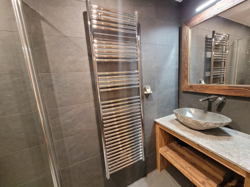 _lv_images__lot_0000000250_10_18379017 _lv_images__lot_0000000250_10_18379017