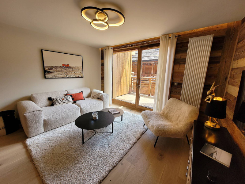 _lv_images__lot_0000000252_02_18124818