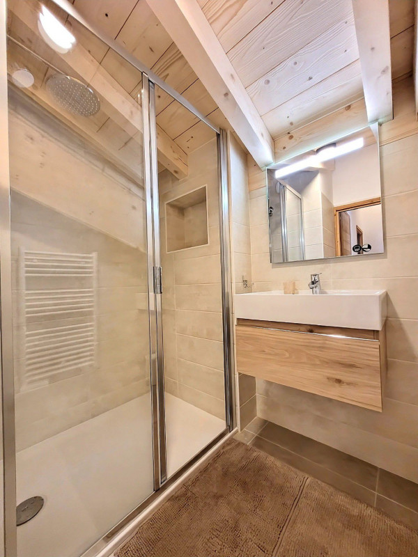 _lv_images__lot_0000000270_09_19376801