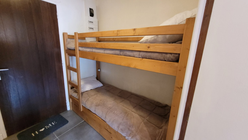 _lv_images__lot_0000000271_08_18436944