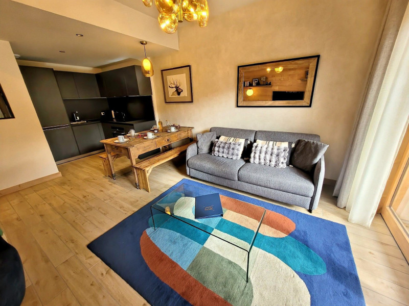 _lv_images__lot_0000000272_02_18039413