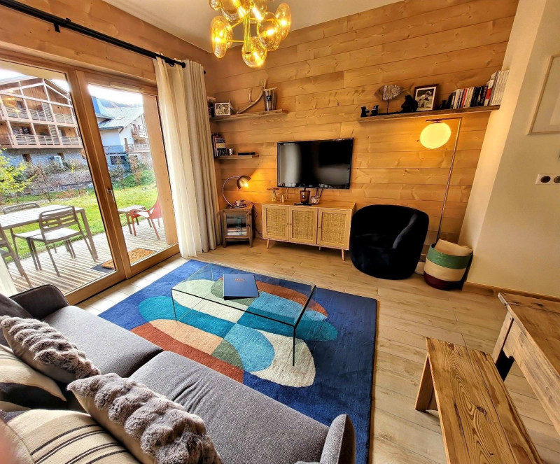 _lv_images__lot_0000000272_04_19225360