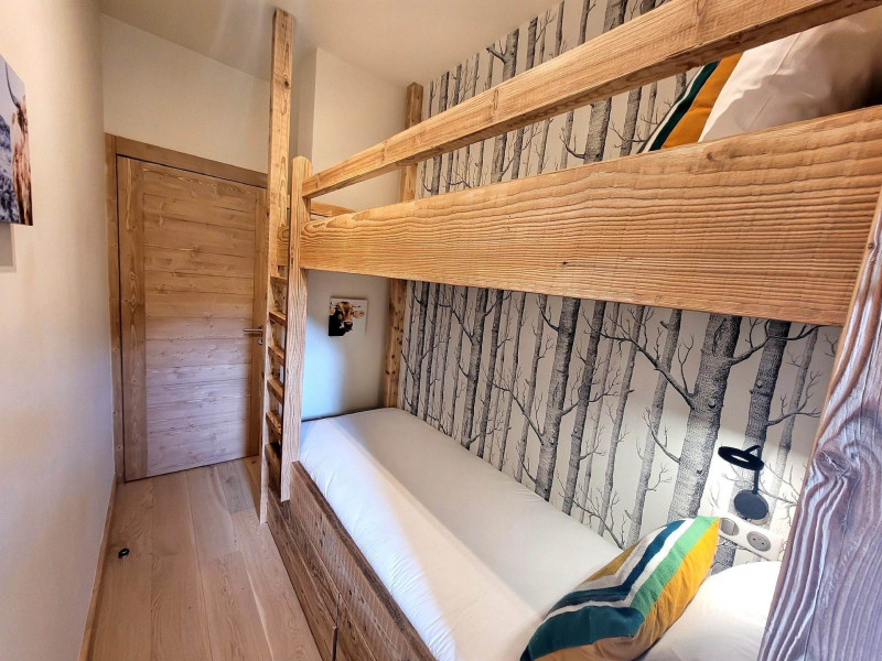 _lv_images__lot_0000000272_08_18482586