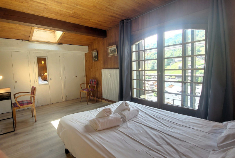 _lv_images__lot_0000000274_09_18436057