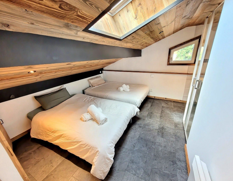 _lv_images__lot_0000000278_08_18491555