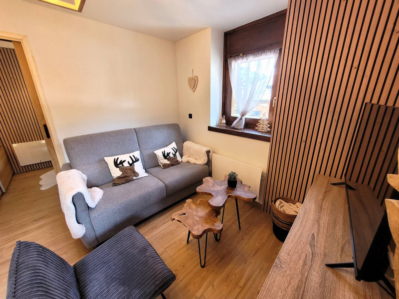 _lv_images__lot_0000000279_02_18161801