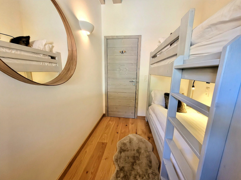 _lv_images__lot_0000000280_09_19301830