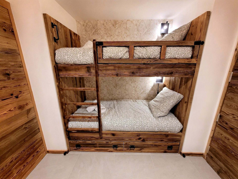 _lv_images__lot_0000000284_07_18801900