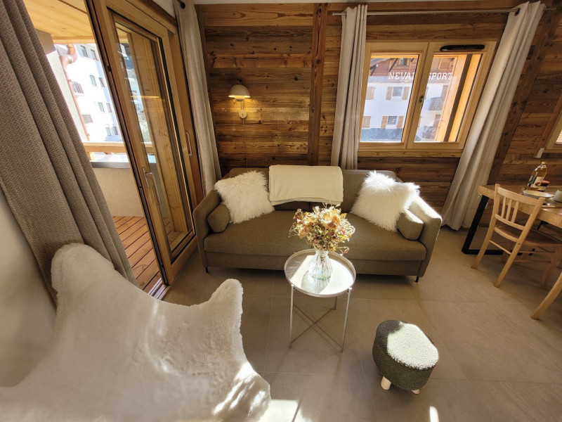 _lv_images__lot_0000000284_12_18085135 _lv_images__lot_0000000284_12_18085135