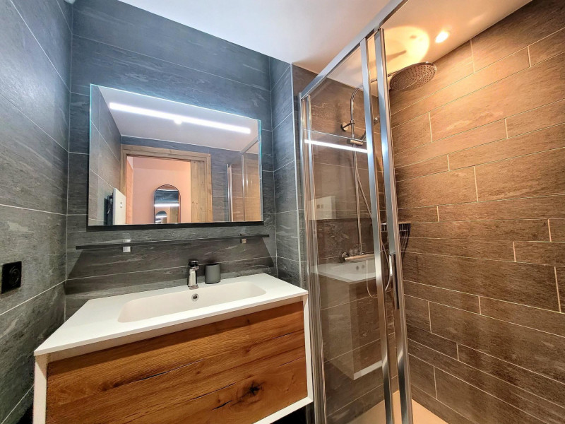 _lv_images__lot_0000000290_06_18801667