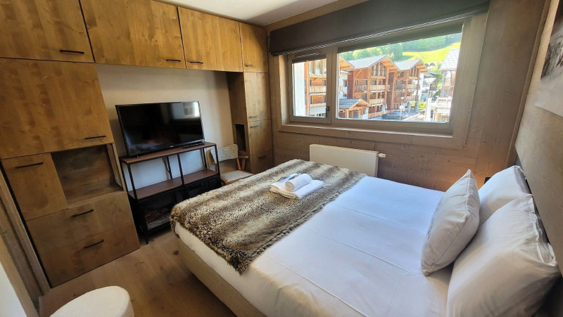 _lv_images__lot_0000000292_07_18370293