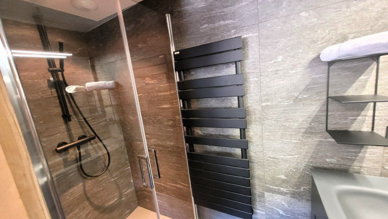 _lv_images__lot_0000000292_09_19368343