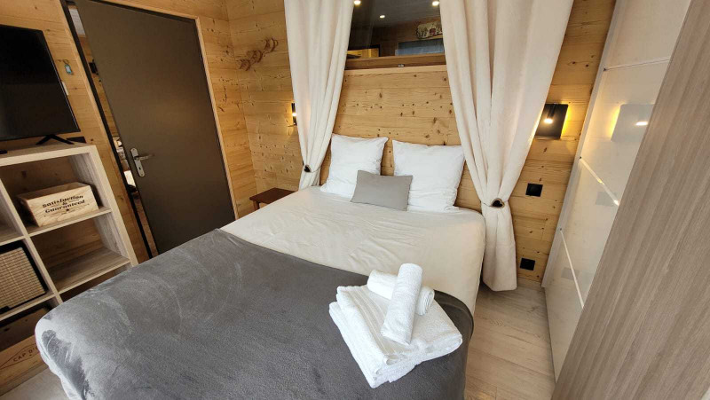 _lv_images__lot_0000000294_06_19159668