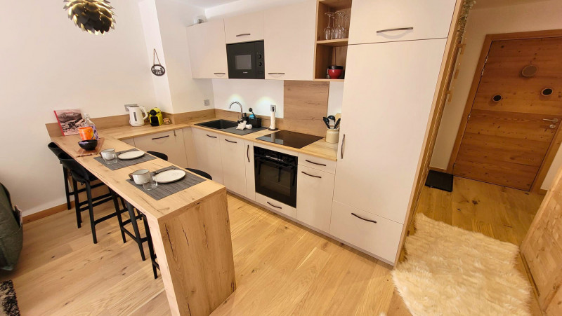 _lv_images__lot_0000000295_06_18427966