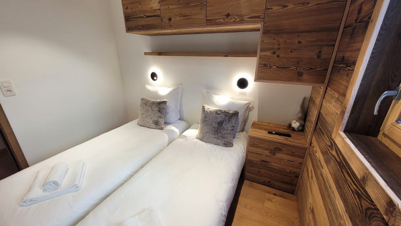 _lv_images__lot_0000000298_09_18937292