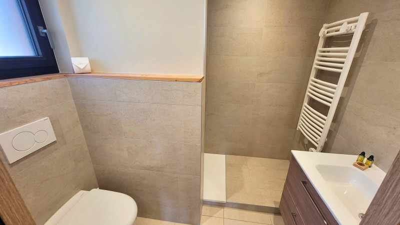 _lv_images__lot_0000000300_08_18360019