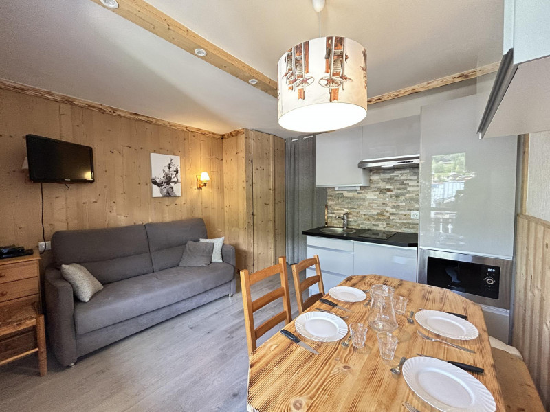 _lv_images__lot_0000010126_02_18439445