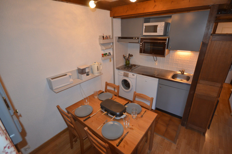 _lv_images__lot_0000010158_02_18939948