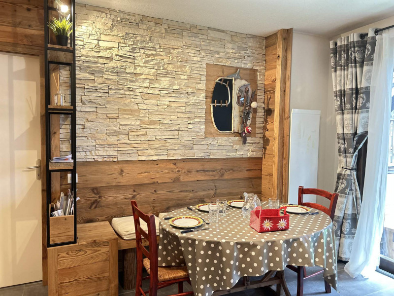 _lv_images__lot_0000070214_09_18485682