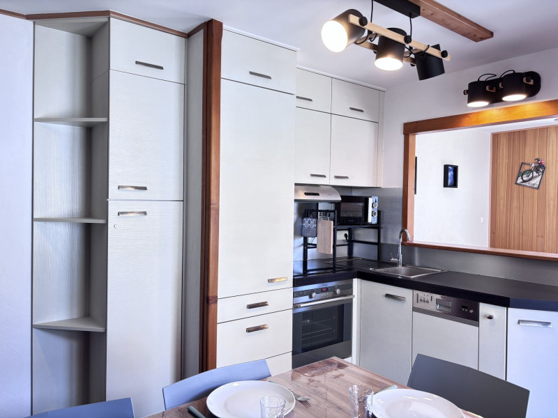 _lv_images__lot_0000410237_03_19122116