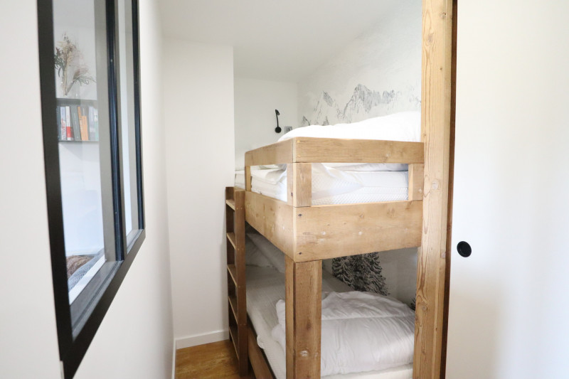 _lv_images__lot_0000420238_06_18116022 _lv_images__lot_0000420238_06_18116022