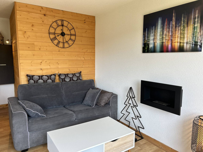 _lv_images__lot_0000420296_02_19181515