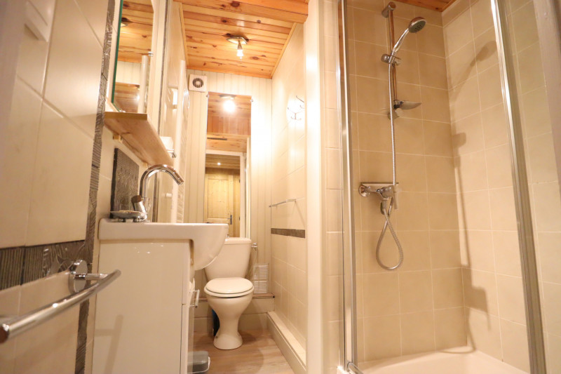 _lv_images__lot_0000450350_09_18485376