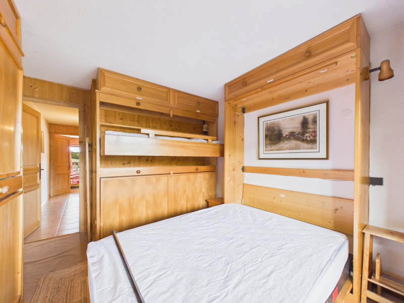 _lv_images__lot_0000500203_05_19380384