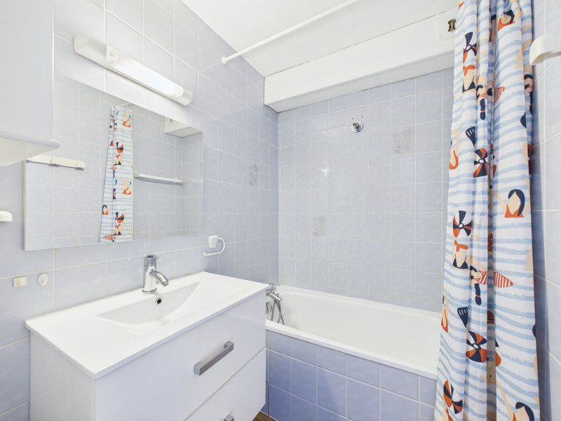 _lv_images__lot_0000550208_08_19296592