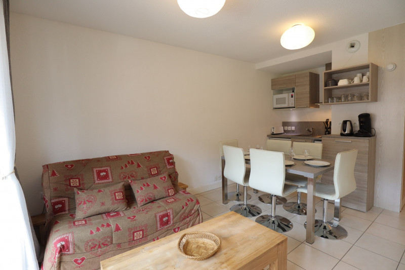 _lv_images__lot_0000550254_01_18127002