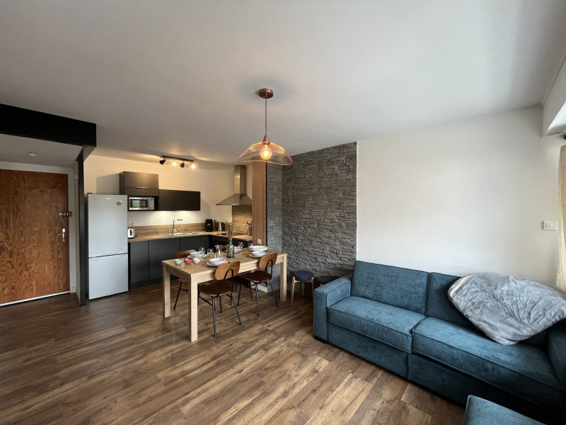 _lv_images__lot_0000660231_02_18795145