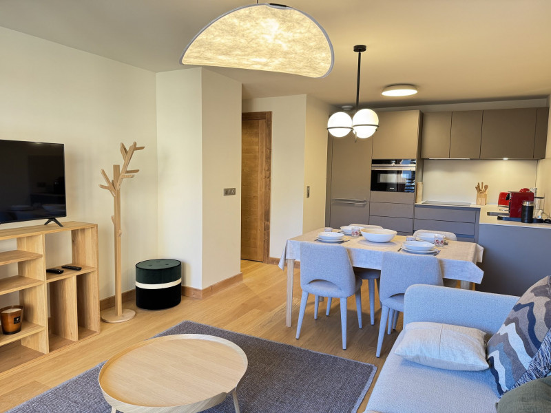 _lv_images__lot_0000700250_02_17977822