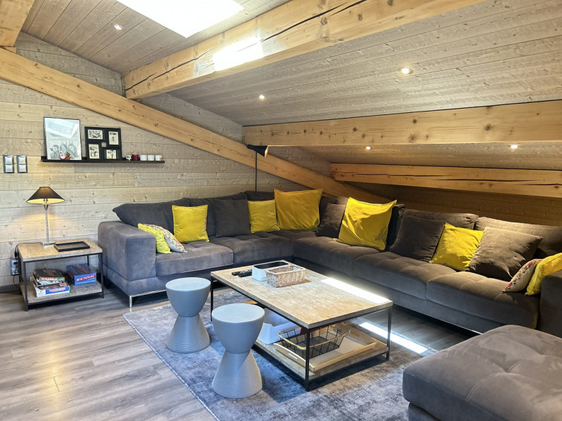 _lv_images__lot_0000720504_02_18485953