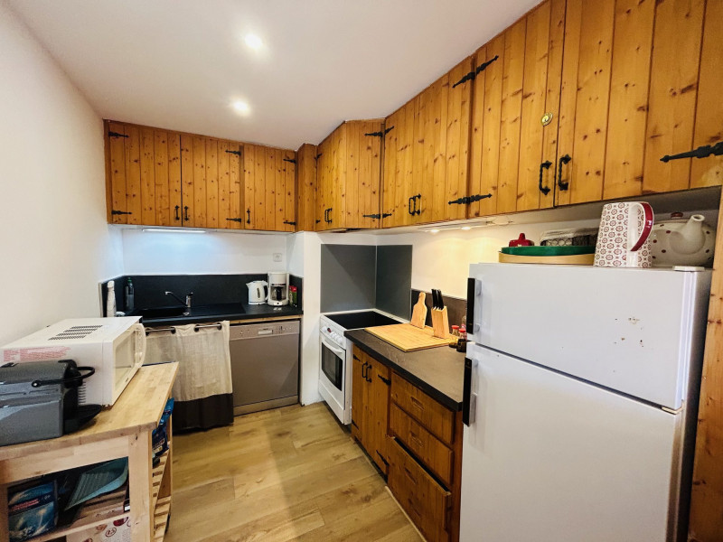 _lv_images__lot_0003220323_02_19371409