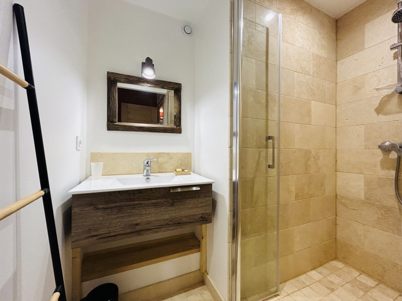 _lv_images__lot_0003220323_08_19181002