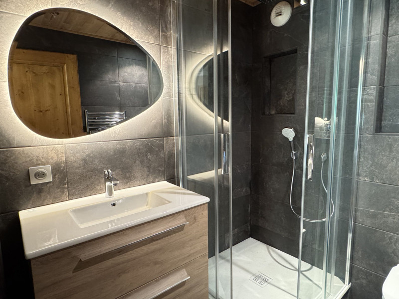 _lv_images__lot_0003300413_07_19305691