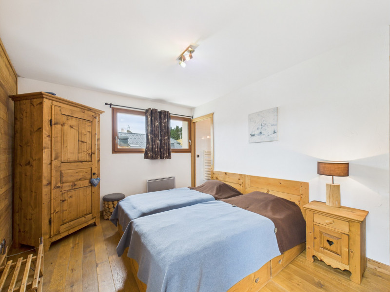 _lv_images__lot_0003670347_07_19388734