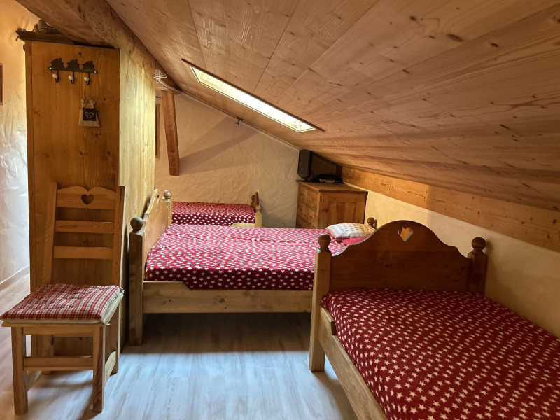 _lv_images__lot_0003760357_08_19360593