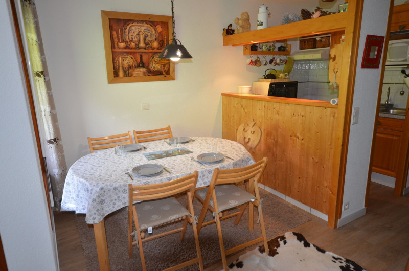 _lv_images__lot_0003820244_08_19219708