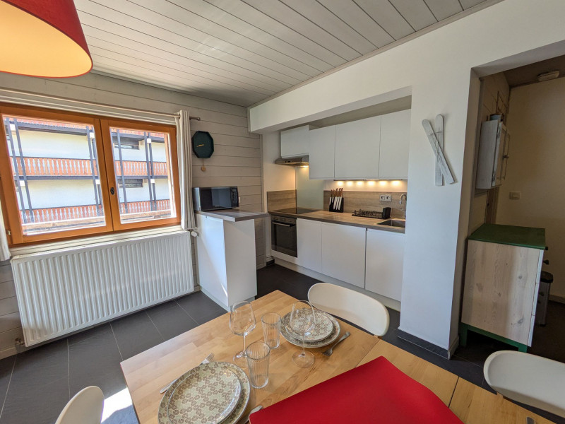 _lv_images__lot_0003850358_02_19390660